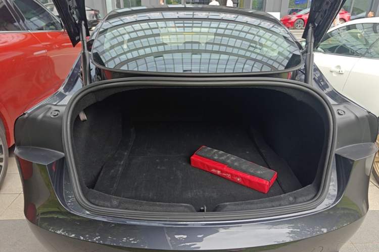 Used Tesla Model 3 2023 Long-Range All-Wheel-Drive Version Trunk