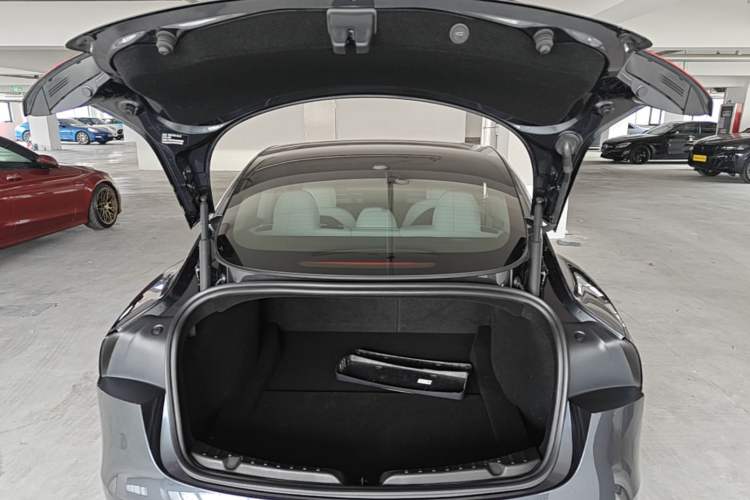 Used Tesla Model 3 2023 Long-Range All-Wheel-Drive Version Trunk