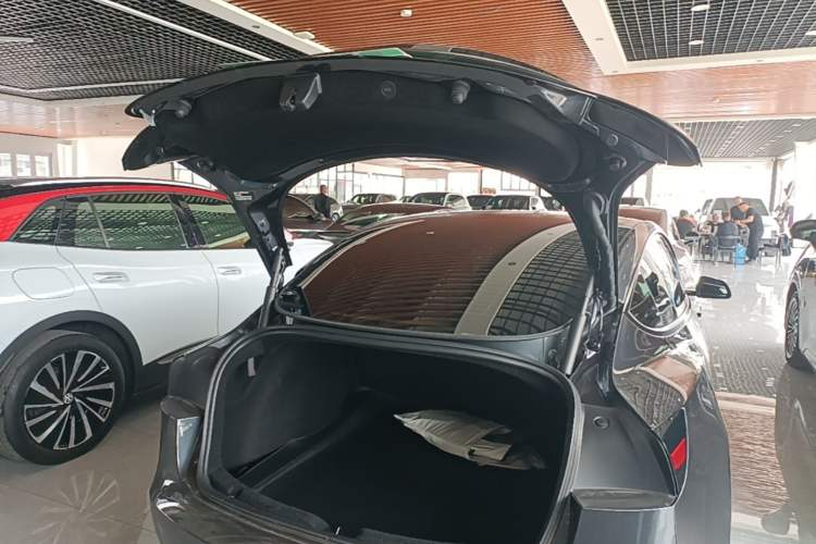Used Tesla Model 3 2023 Rear-Wheel-Drive Version Trunk