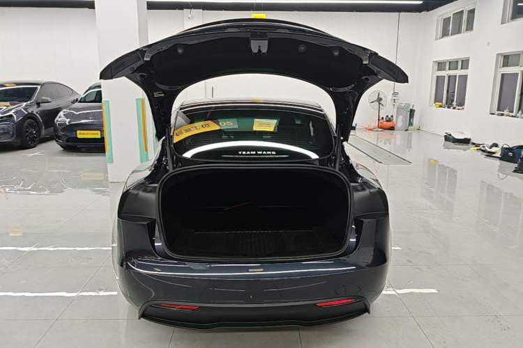 Used Tesla Model 3 2023 Long-Range All-Wheel-Drive Version Trunk