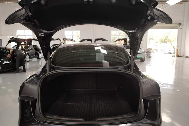 Used Tesla Model 3 2023 Rear-Wheel-Drive Version Trunk