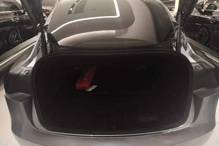 Used Tesla Model 3 2023 Rear-Wheel-Drive Version Trunk
