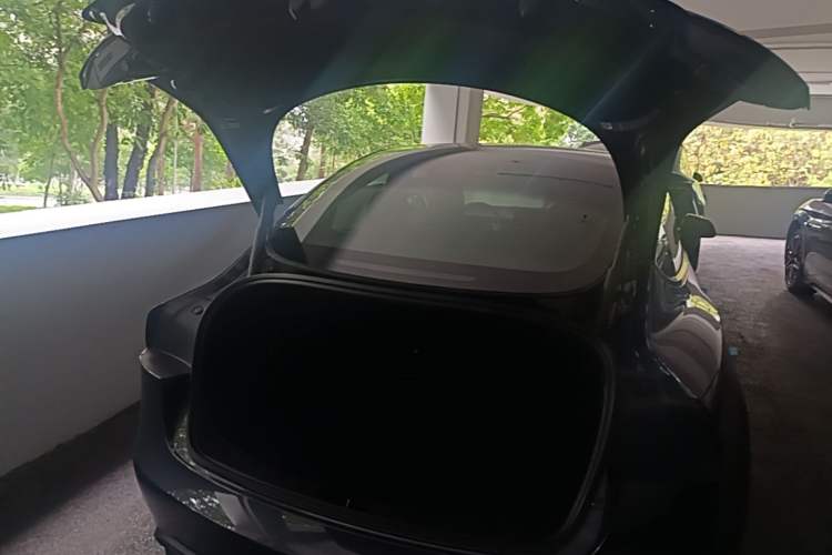 Used Tesla Model 3 2023 Long-Range All-Wheel-Drive Version Trunk