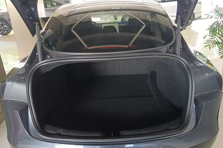 Used Tesla Model 3 2023 Rear-Wheel-Drive Version Trunk