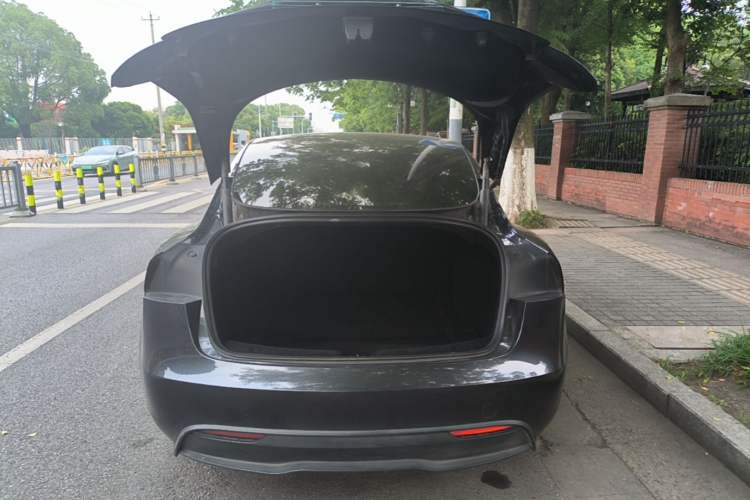 Used Tesla Model 3 2023 Rear-Wheel-Drive Version Trunk