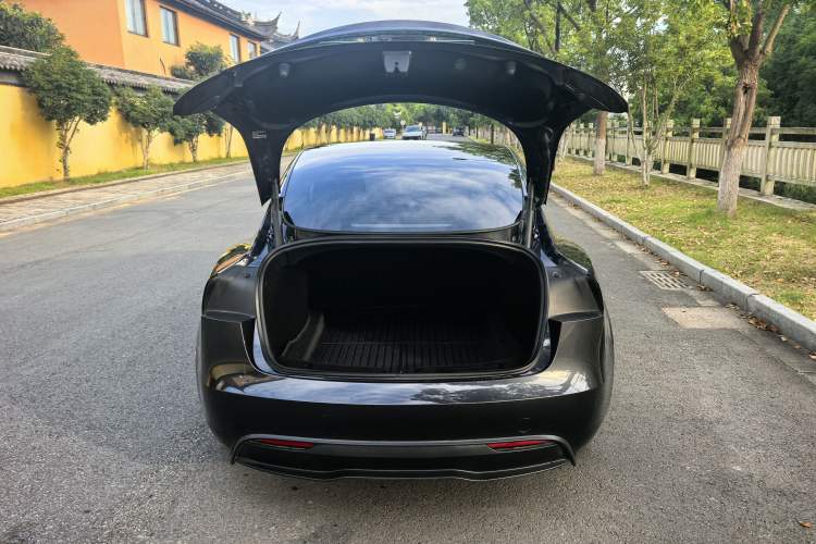 Used Tesla Model 3 2023 Long-Range All-Wheel-Drive Version Trunk
