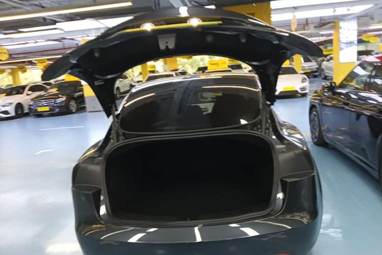 Used Tesla Model 3 2023 Rear-Wheel-Drive Version Trunk