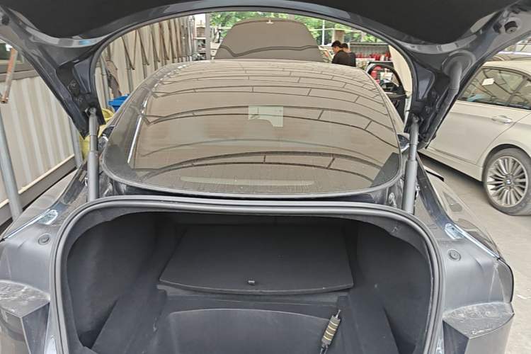 Used Tesla Model 3 2023 Rear-Wheel-Drive Version Trunk
