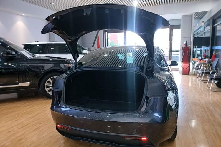 Used Tesla Model 3 2023 Rear-Wheel-Drive Version Trunk