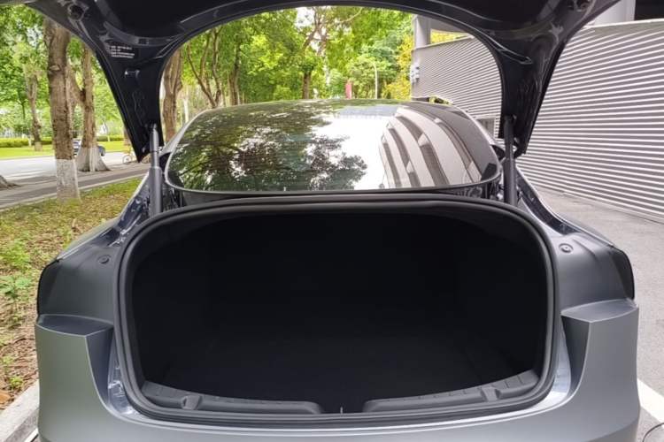 Used Tesla Model 3 2023 Long-Range All-Wheel-Drive Version Trunk