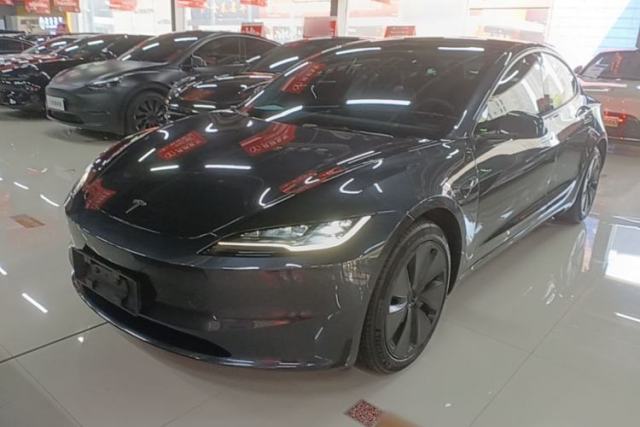 Used Tesla Model 3 2023 Long-Range All-Wheel-Drive Version