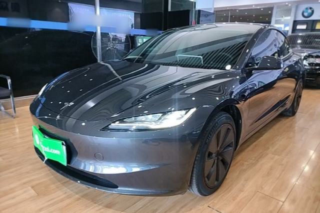 Ojetý Tesla Model 3 2023 Rear-Wheel-Drive Version