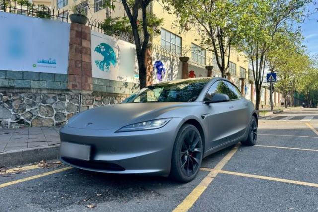 Used Tesla Model 3 2023 Long-Range All-Wheel-Drive Version