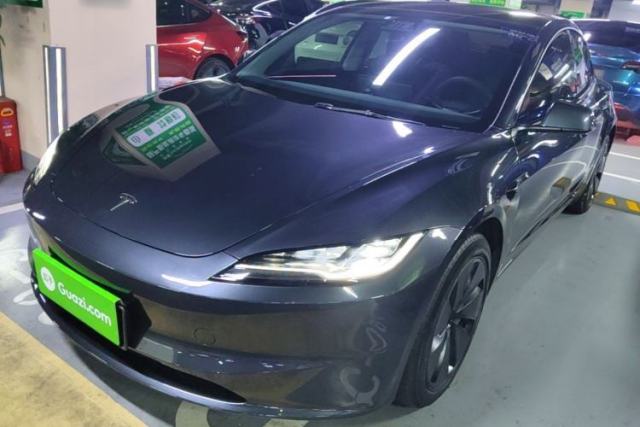 Ojetý Tesla Model 3 2023 Long-Range All-Wheel-Drive Version