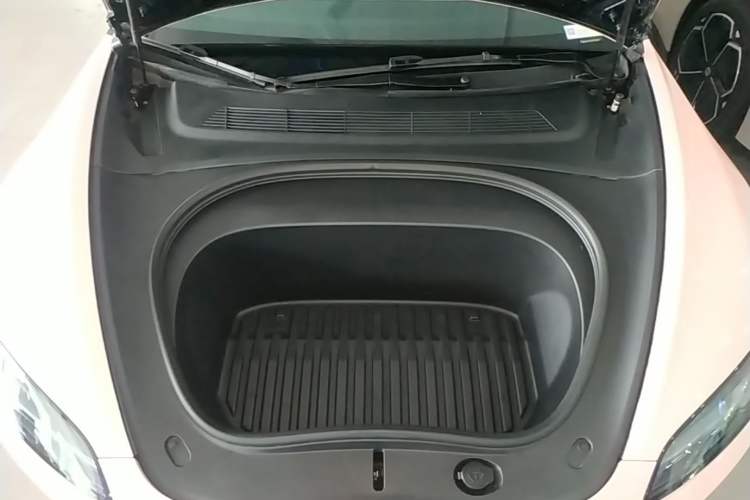 Used Tesla Model 3 2023 Rear-Wheel-Drive Version Engine Bay