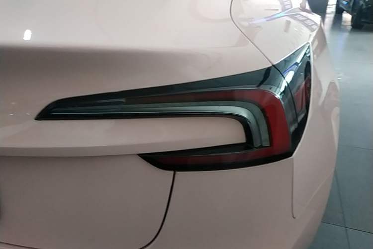 Used Tesla Model 3 2023 Rear-Wheel-Drive Version Exterior 3