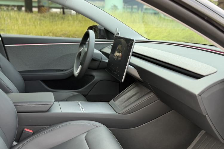 Used Tesla Model 3 2023 Rear-Wheel-Drive Version Exterior 4