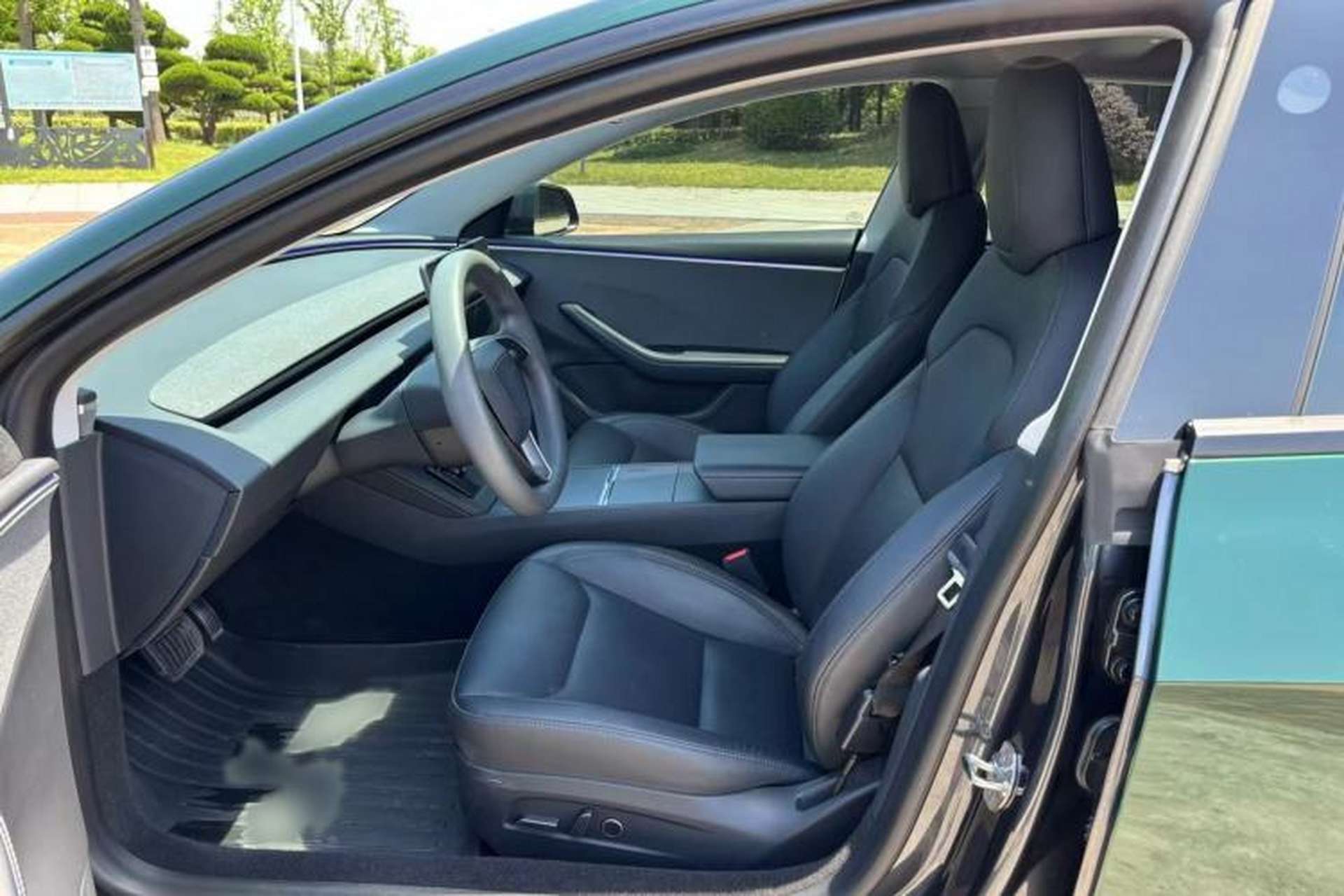 Used Tesla Model 3 2023 Rear-Wheel-Drive Version Interior 3