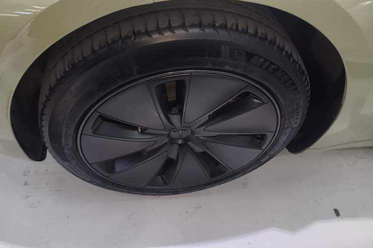 Used Tesla Model 3 2023 Rear-Wheel-Drive Version Left Front Wheel Hub