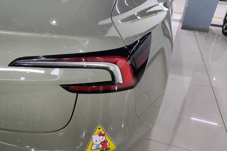 Used Tesla Model 3 2023 Rear-Wheel-Drive Version Right Rear Taillight