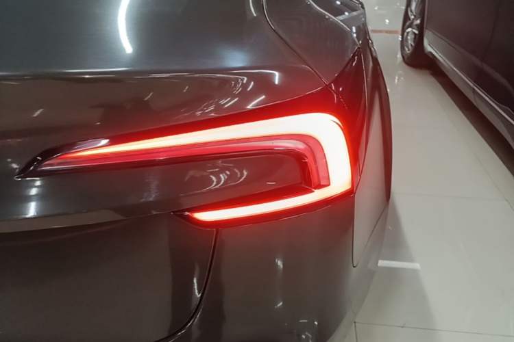 Used Tesla Model 3 2023 Rear-Wheel-Drive Version Right Rear Taillight