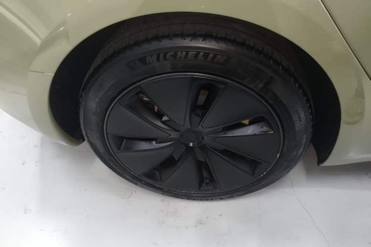 Used Tesla Model 3 2023 Rear-Wheel-Drive Version Right Rear Wheel Hub