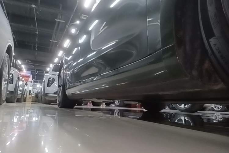 Used Tesla Model 3 2023 Rear-Wheel-Drive Version Right Side Sill