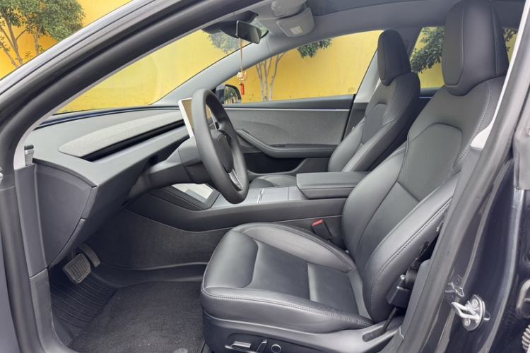 Used Tesla Model 3 2023 Rear-Wheel-Drive Version Interior 2