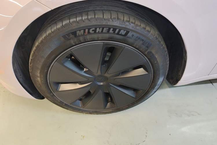 Used Tesla Model 3 2023 Rear-Wheel-Drive Version Left Front Wheel Hub