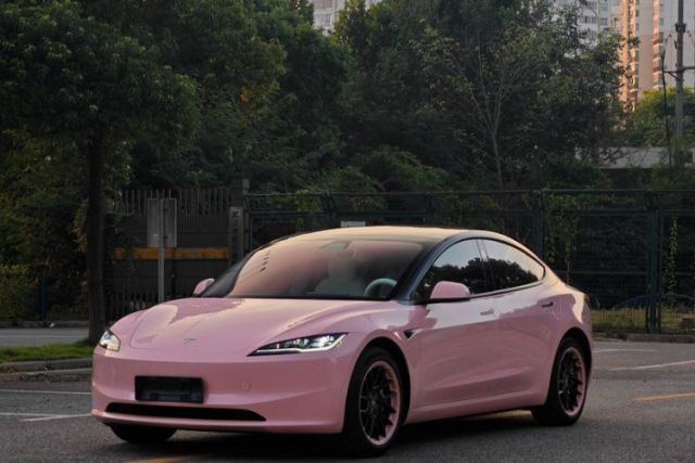 Ojetý Tesla Model 3 2023 Rear-Wheel-Drive Version