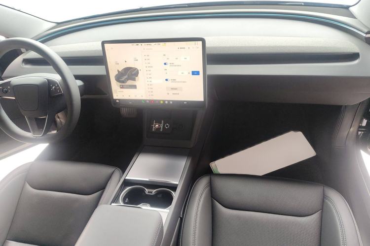 Used Tesla Model 3 2023 Long-Range All-Wheel-Drive Version Interior 2