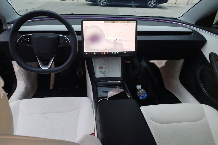 Used Tesla Model 3 2023 Long-Range All-Wheel-Drive Version Interior 2
