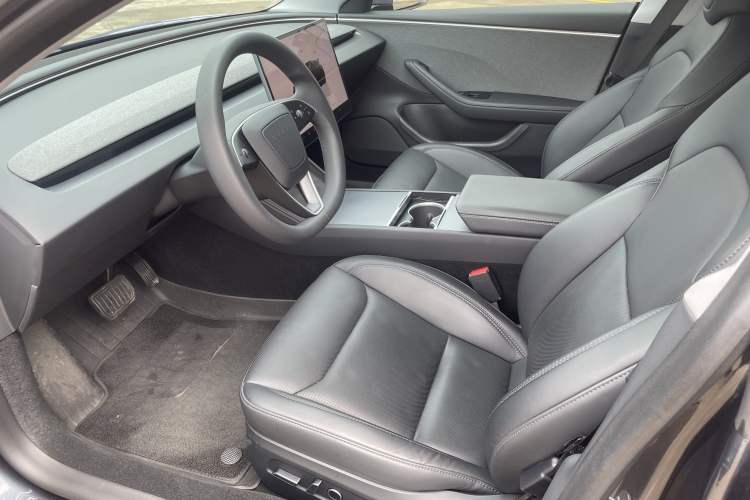Used Tesla Model 3 2023 Rear-Wheel-Drive Version Interior 2