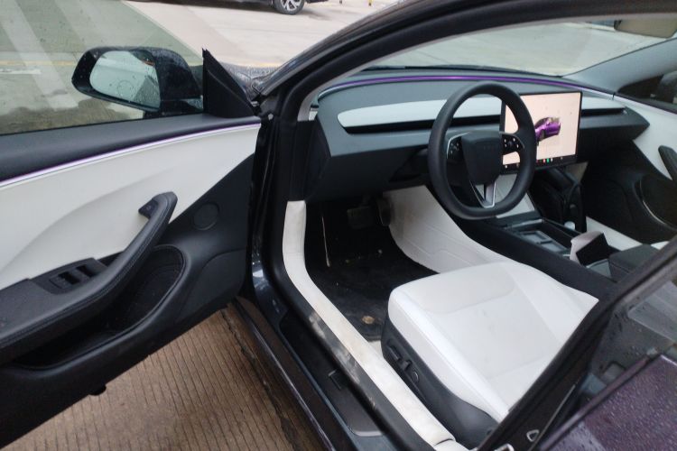 Used Tesla Model 3 2023 Long-Range All-Wheel-Drive Version Interior 3