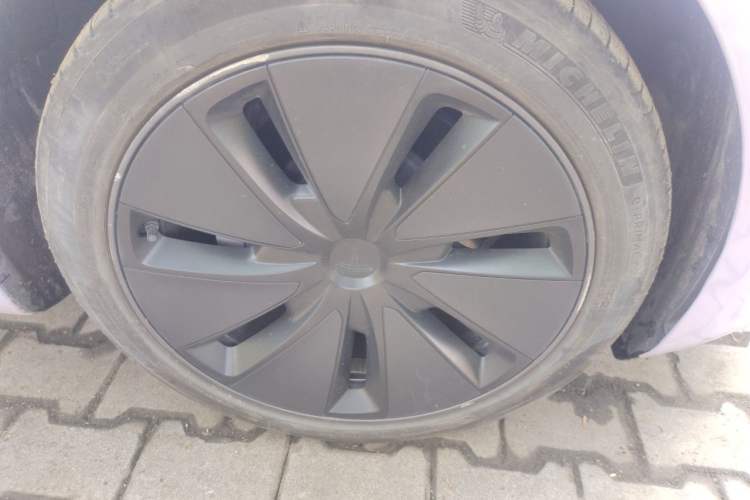 Used Tesla Model 3 2023 Rear-Wheel-Drive Version Right Front Wheel Hub
