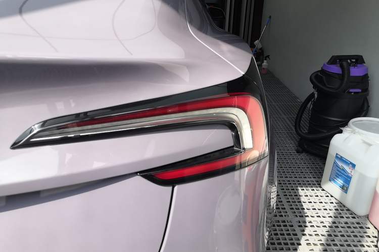 Used Tesla Model 3 2023 Long-Range All-Wheel-Drive Version Right Rear Taillight