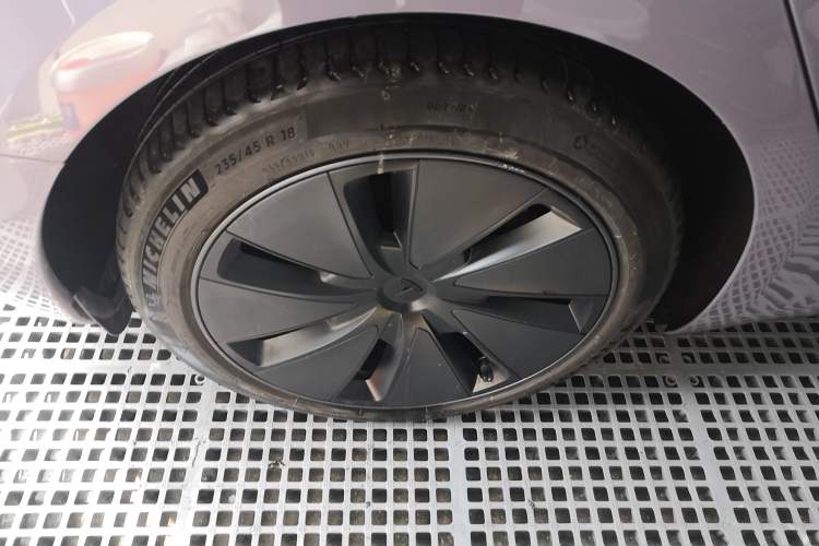 Used Tesla Model 3 2023 Long-Range All-Wheel-Drive Version Right Rear Wheel Hub