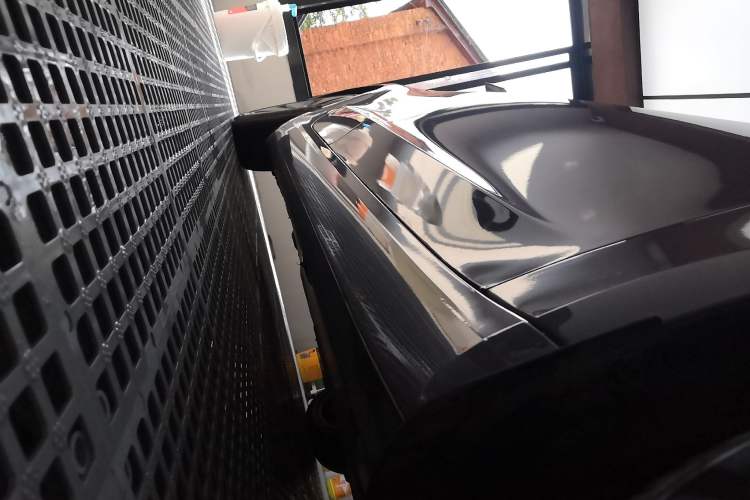 Used Tesla Model 3 2023 Long-Range All-Wheel-Drive Version Right Side Sill
