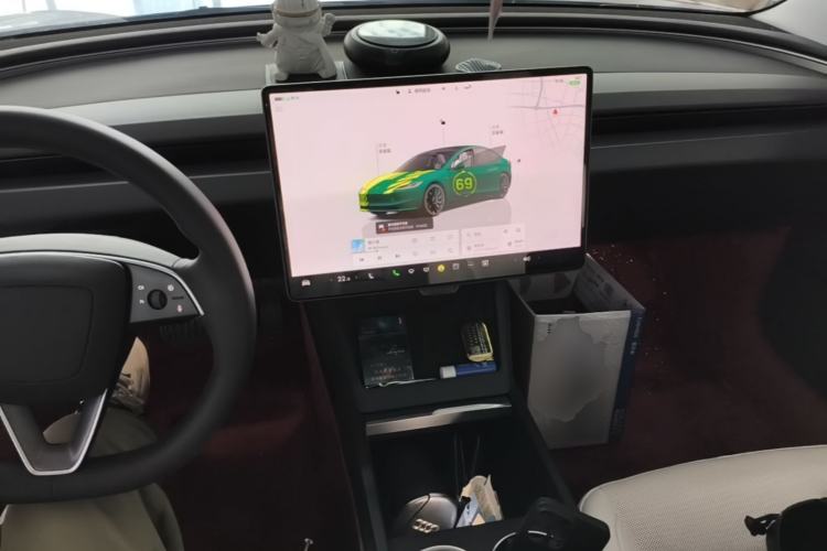 Used Tesla Model 3 2023 Long-Range All-Wheel-Drive Version Center Console