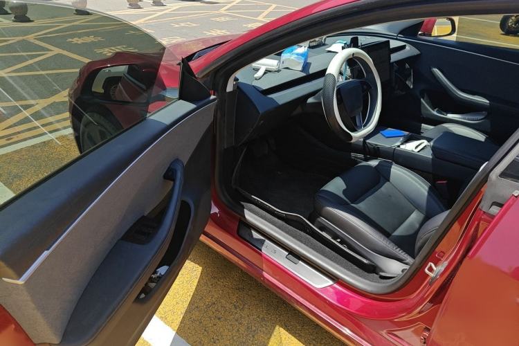 Used Tesla Model 3 2023 Rear-Wheel-Drive Version Interior 3
