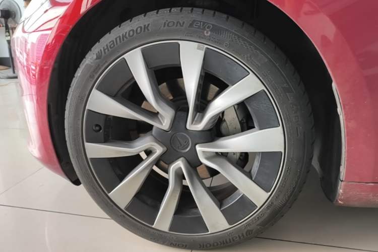 Used Tesla Model 3 2023 Long-Range All-Wheel-Drive Version Left Front Wheel Hub