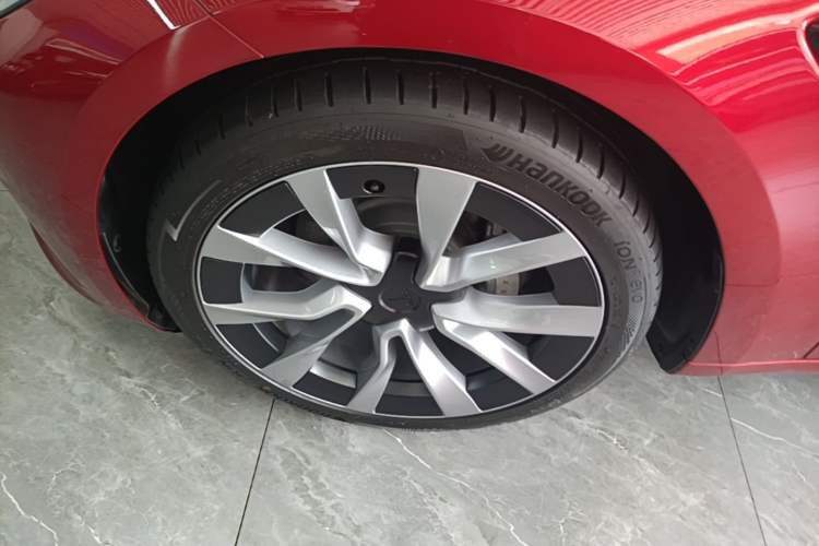 Used Tesla Model 3 2023 Long-Range All-Wheel-Drive Version Left Front Wheel Hub
