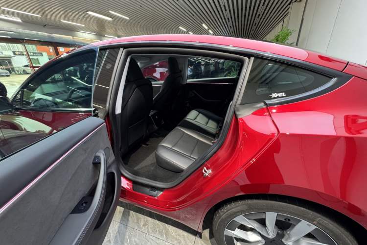 Used Tesla Model 3 2023 Long-Range All-Wheel-Drive Version Left Rear Seat
