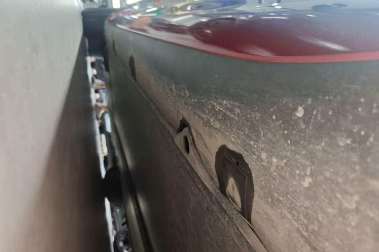 Used Tesla Model 3 2023 Long-Range All-Wheel-Drive Version Left Side Sill