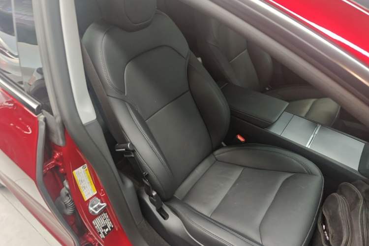 Used Tesla Model 3 2023 Long-Range All-Wheel-Drive Version Right Front Seat