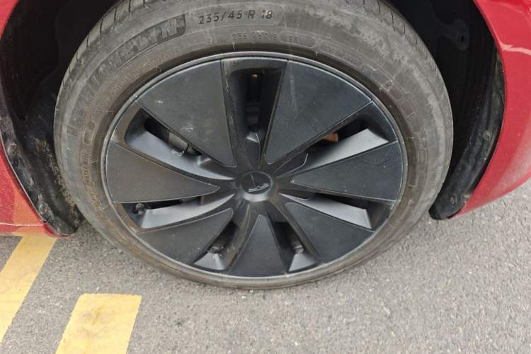 Used Tesla Model 3 2023 Rear-Wheel-Drive Version Right Front Wheel Hub