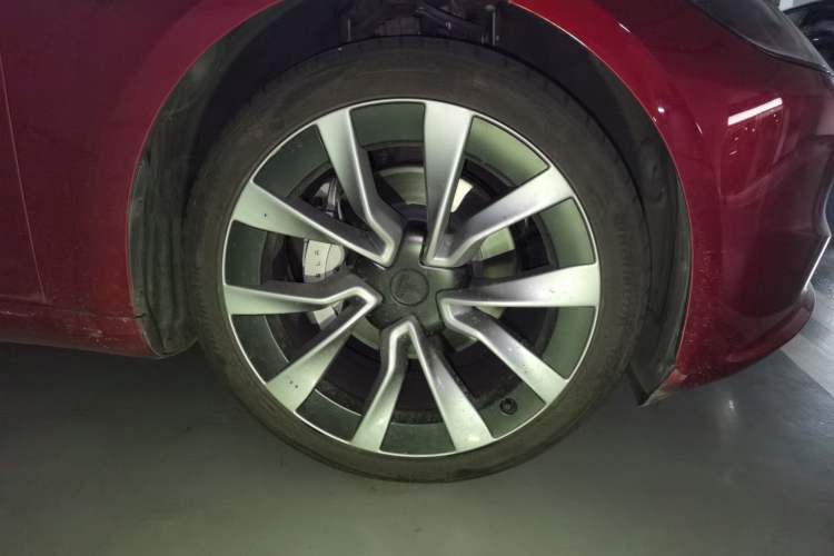 Used Tesla Model 3 2023 Long-Range All-Wheel-Drive Version Right Front Wheel Hub