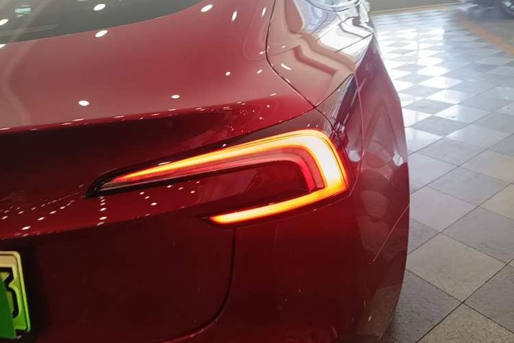 Used Tesla Model 3 2023 Long-Range All-Wheel-Drive Version Right Rear Taillight