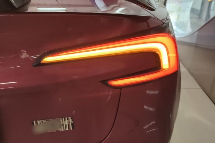 Used Tesla Model 3 2023 Long-Range All-Wheel-Drive Version Right Rear Taillight