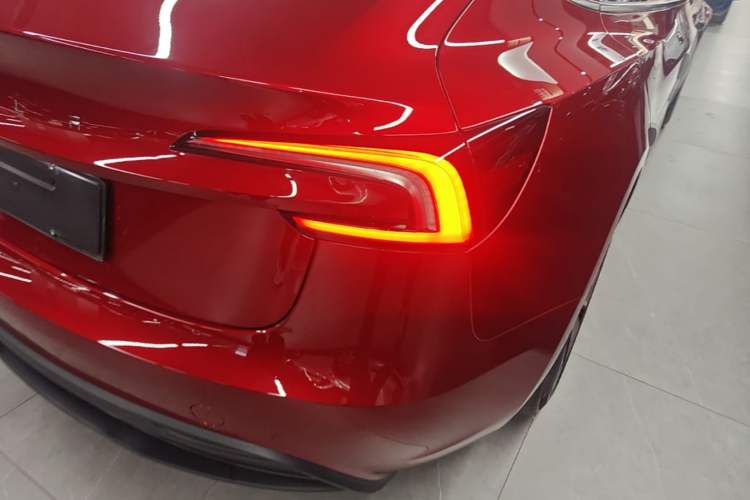 Used Tesla Model 3 2023 Long-Range All-Wheel-Drive Version Right Rear Taillight